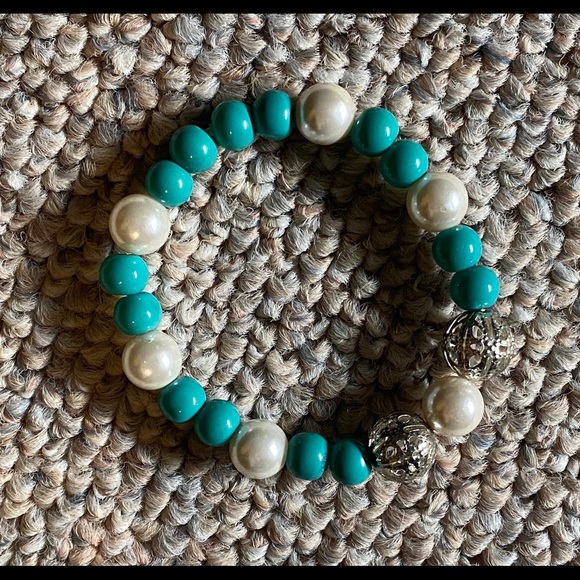 Bracelets - Picture 3 of 13